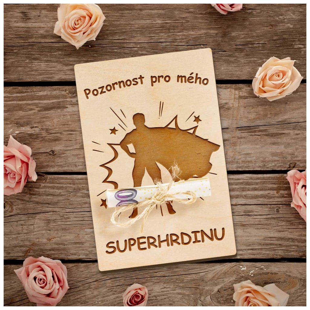 Dřevěná karta na peníze – Superhrdina