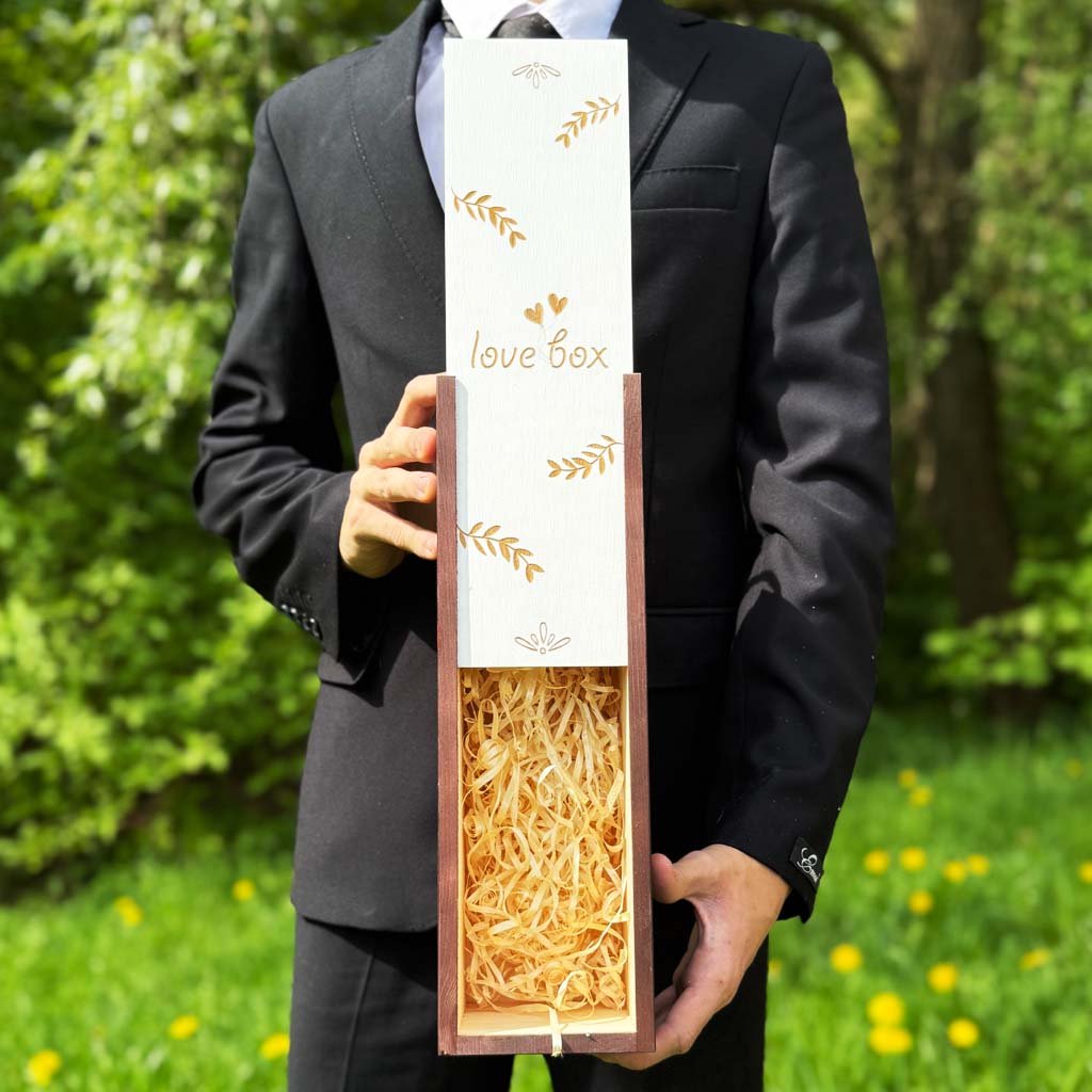 Dřevěná dárková krabička s gravírováním